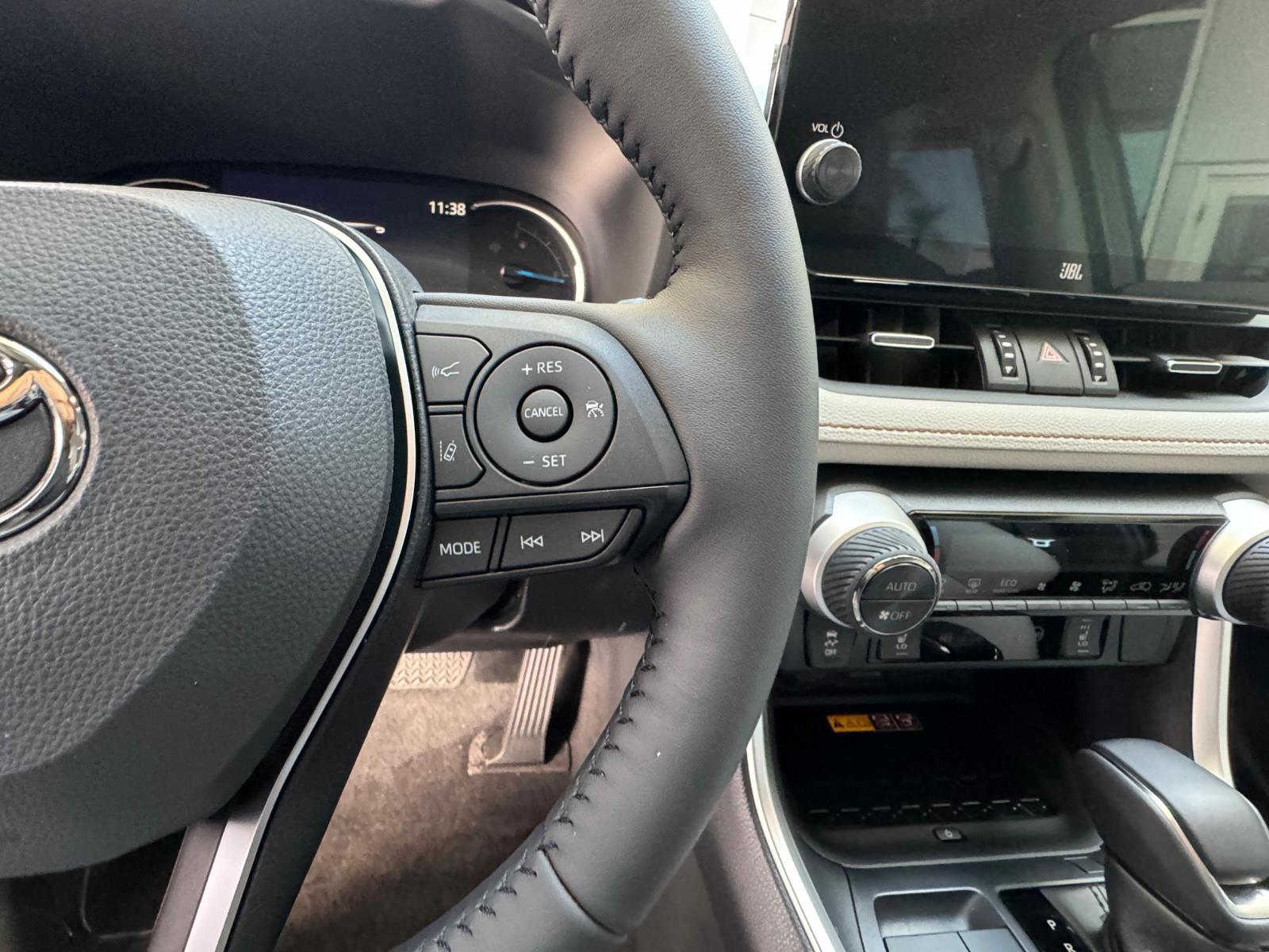 2025 Toyota RAV4 Hybrid XLE Premium photo 21