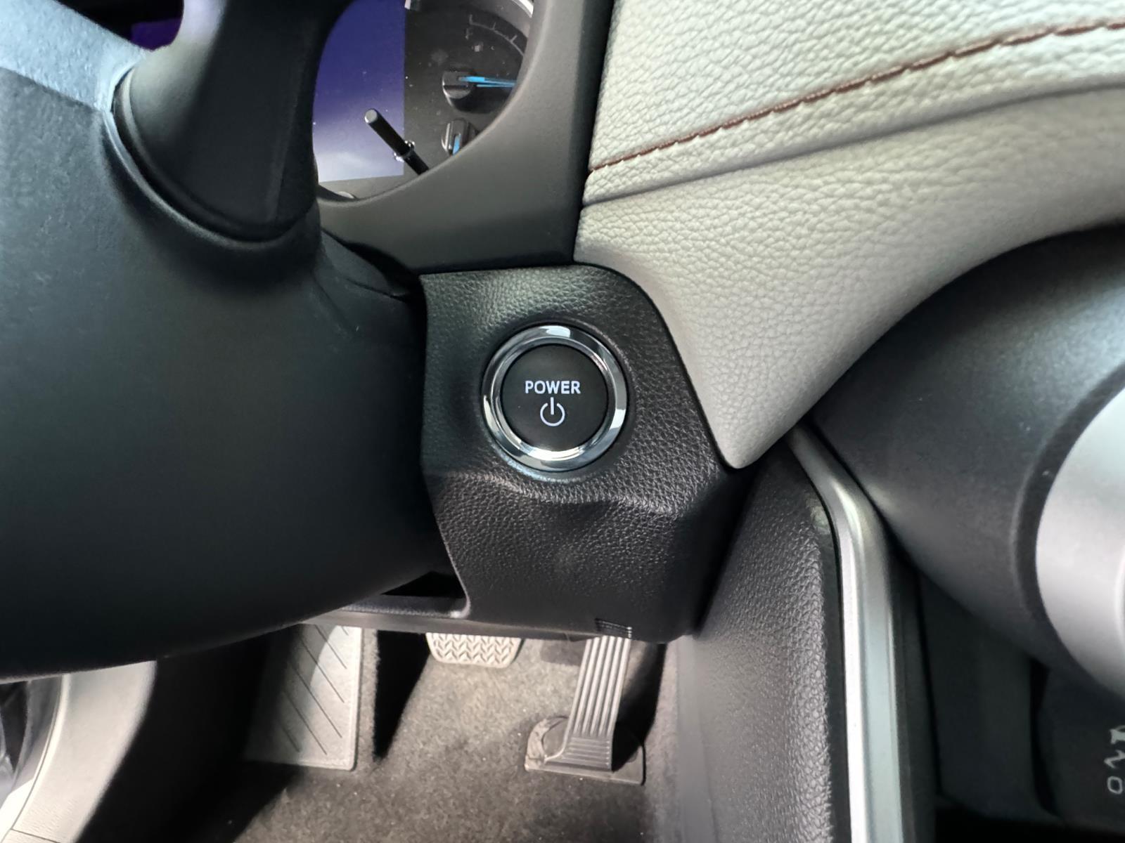 2025 Toyota RAV4 Hybrid XLE Premium photo 23