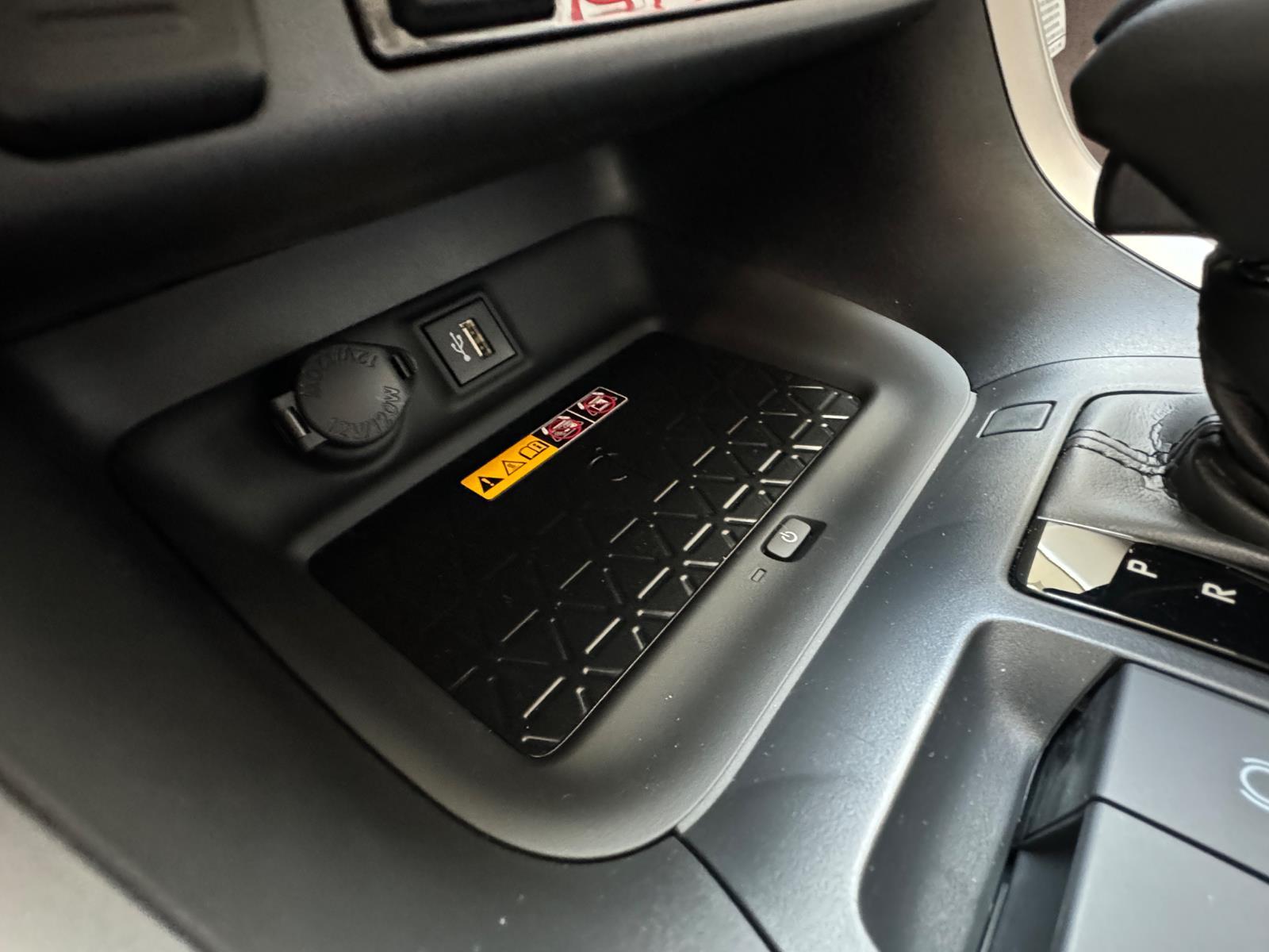 2025 Toyota RAV4 Hybrid XLE Premium photo 24