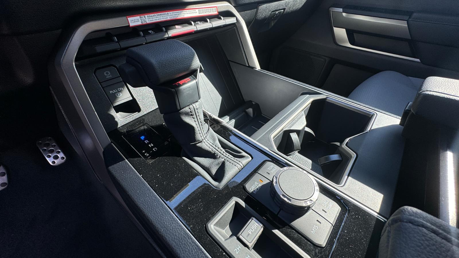 2026 Toyota Tundra SR5 CrewMax photo 18