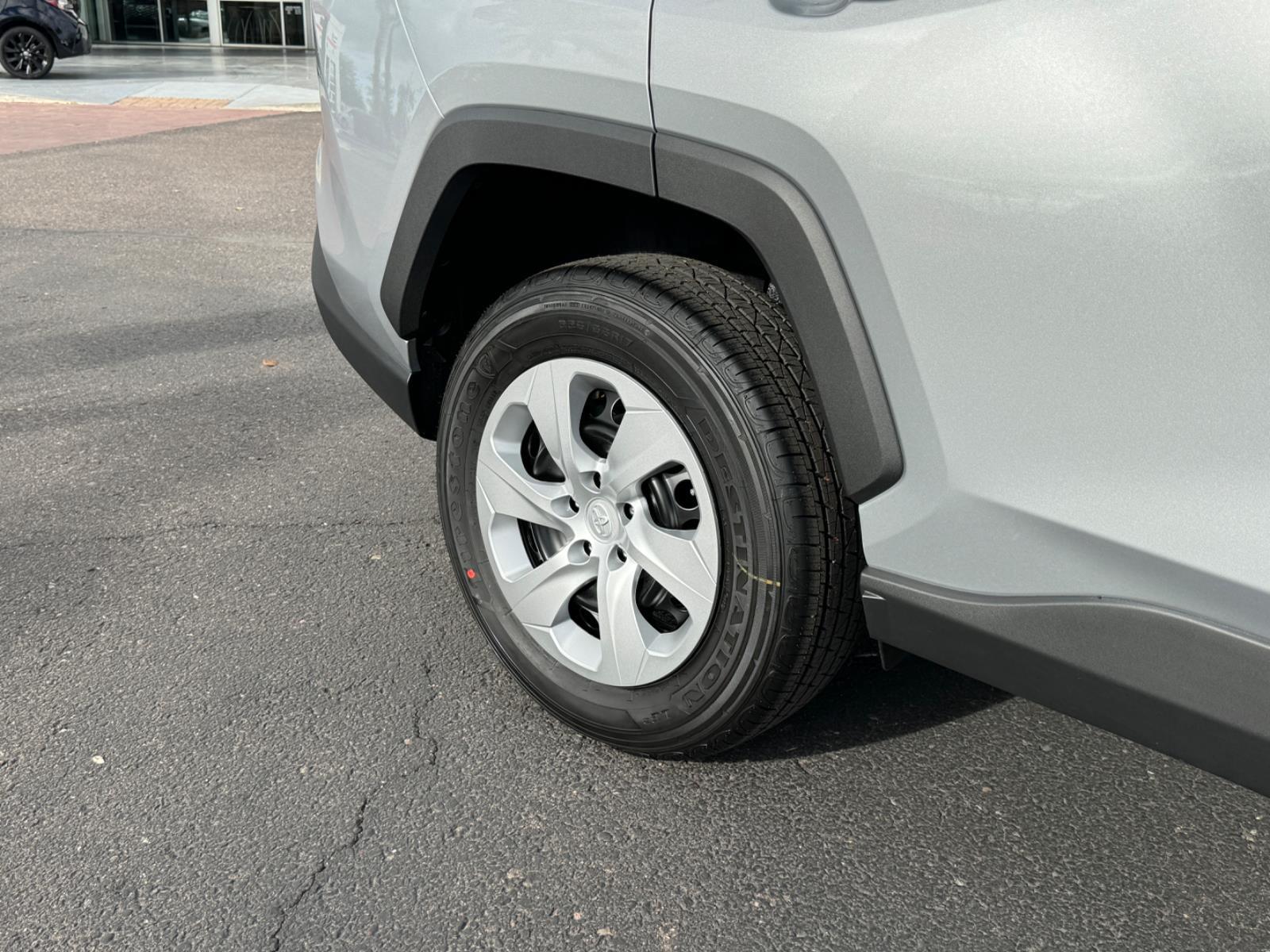 2025 Toyota RAV4 LE photo 6