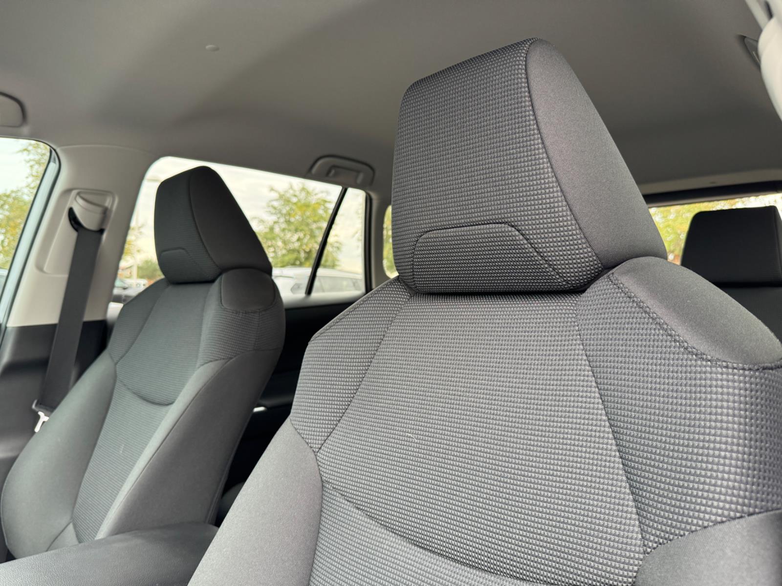 2025 Toyota RAV4 LE photo 21