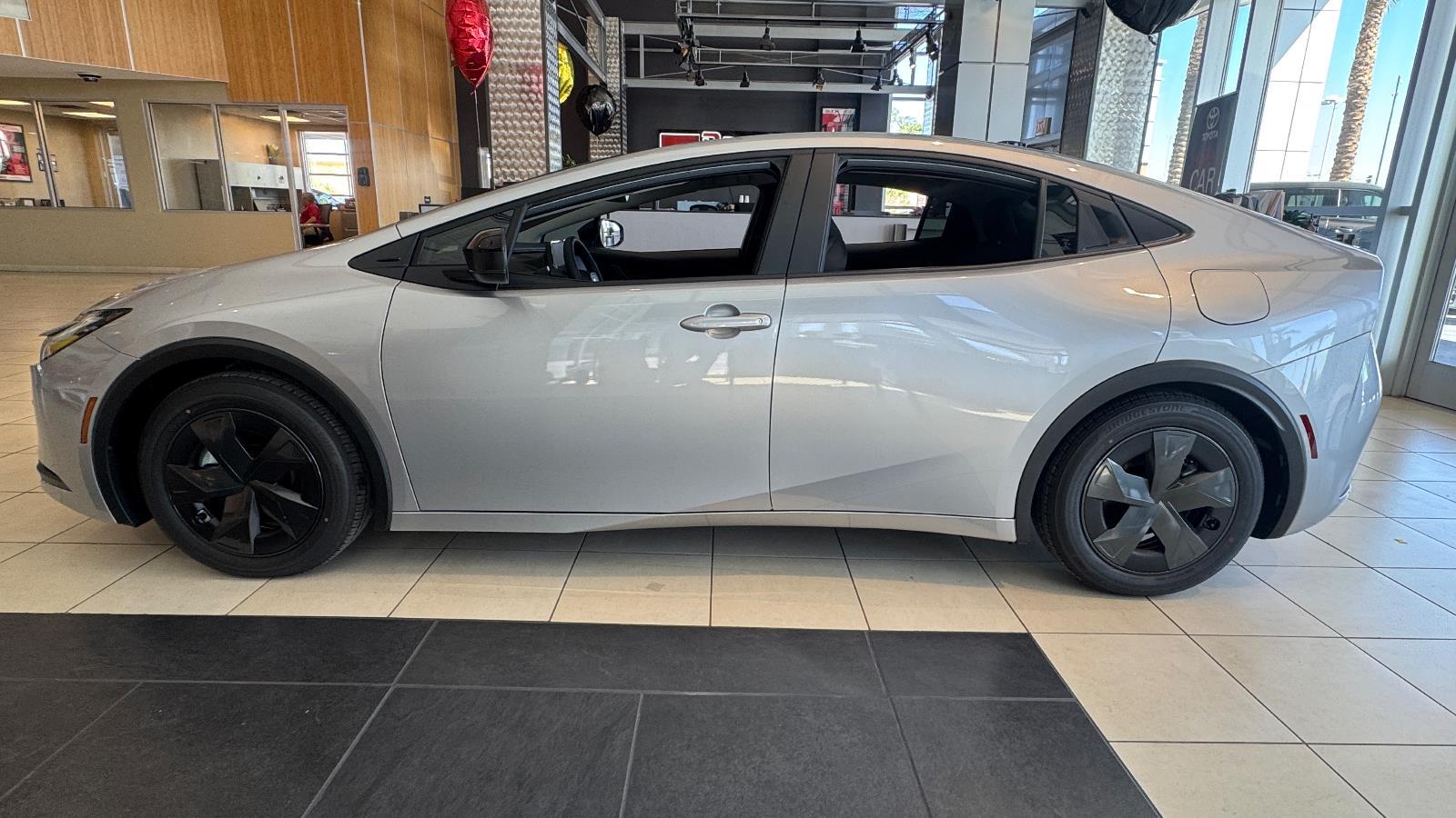 2026 Toyota Prius Plug-in Hybrid SE photo 3