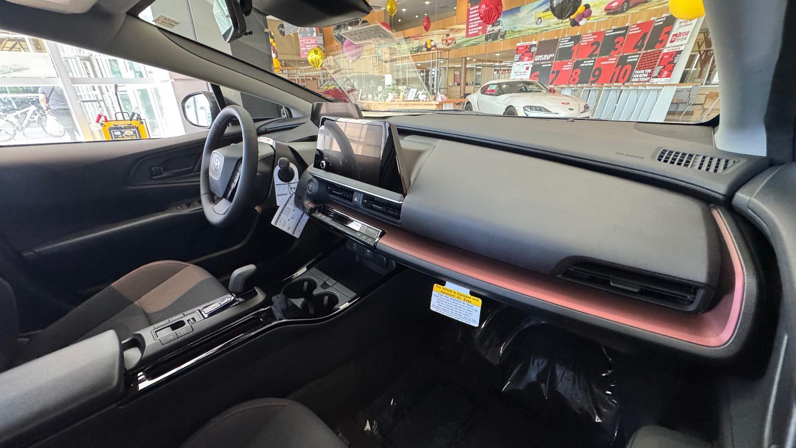 2026 Toyota Prius Plug-in Hybrid SE photo 10