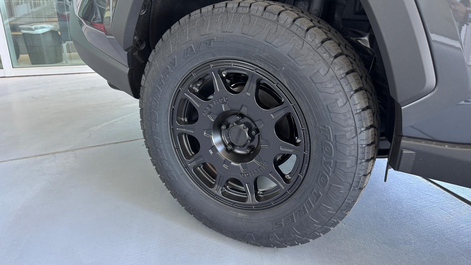 2025 Toyota RAV4 XLE photo 6
