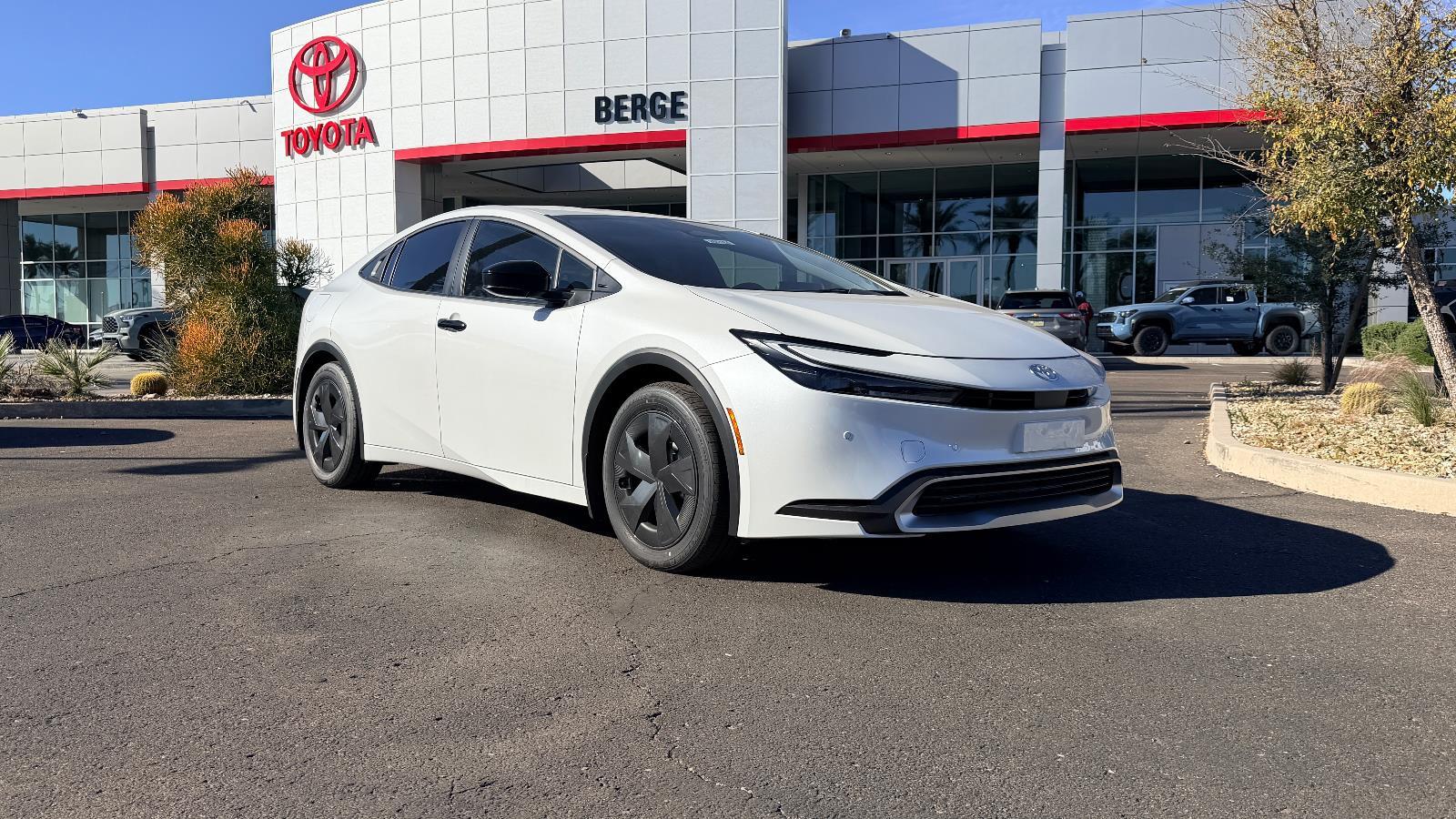 White (Wind Chill Pearl) 2026 Toyota Prius Plug-In Hybrid SE FWD Hatchback Front-Wheel Drive Continuously Variable Transmission