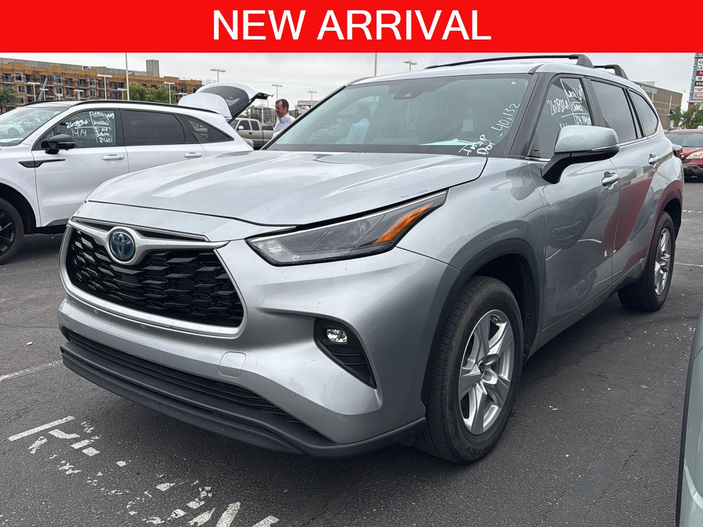 Celestial Silver Metallic 2024 Toyota Highlander Hybrid LE FWD SUV / Crossover Front-Wheel Drive Continuously Variable Transmission