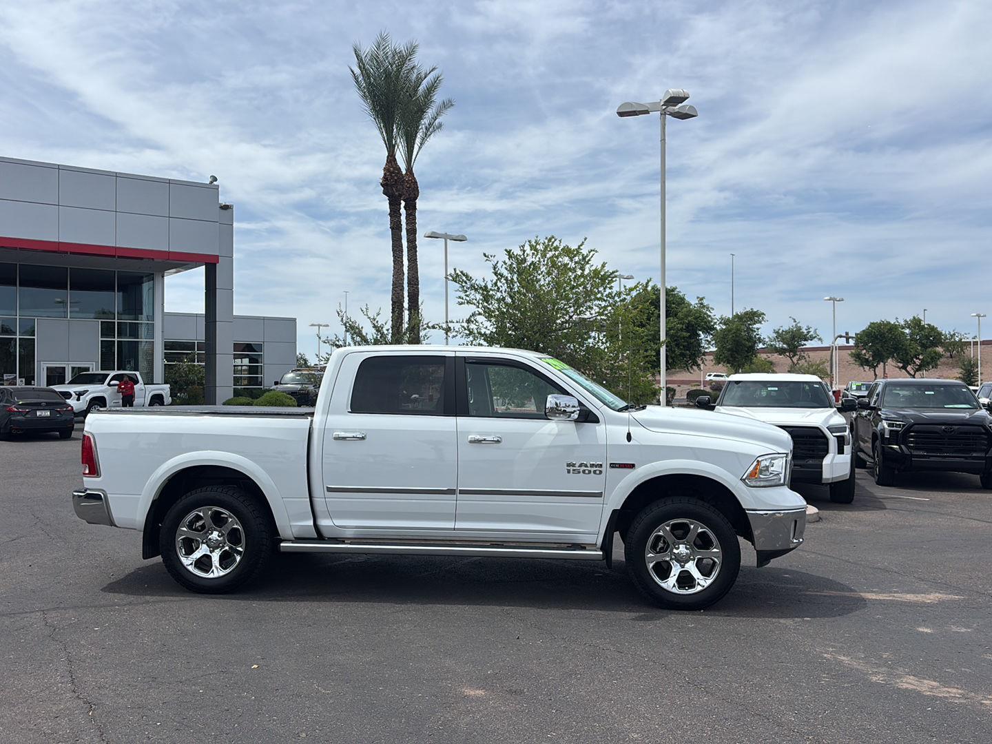 Bright White Clearcoat 2018 RAM 1500 Laramie Crew Cab 4WD Pickup Truck Four-Wheel Drive 8-Speed Automatic