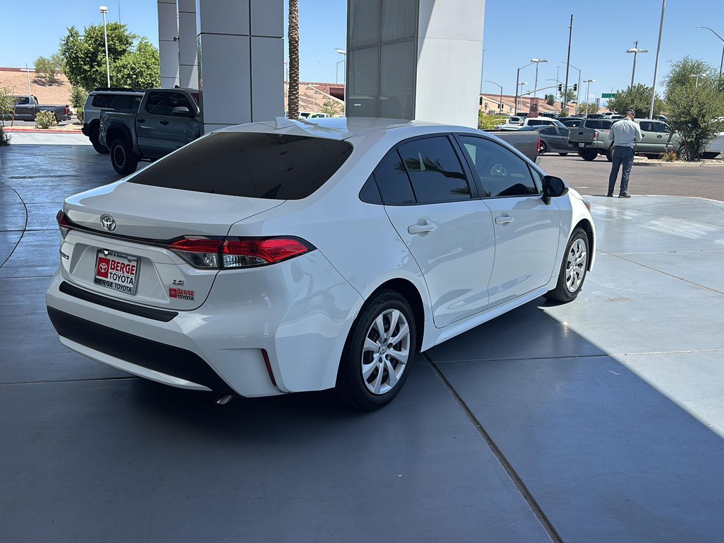 View vehicle photo 7