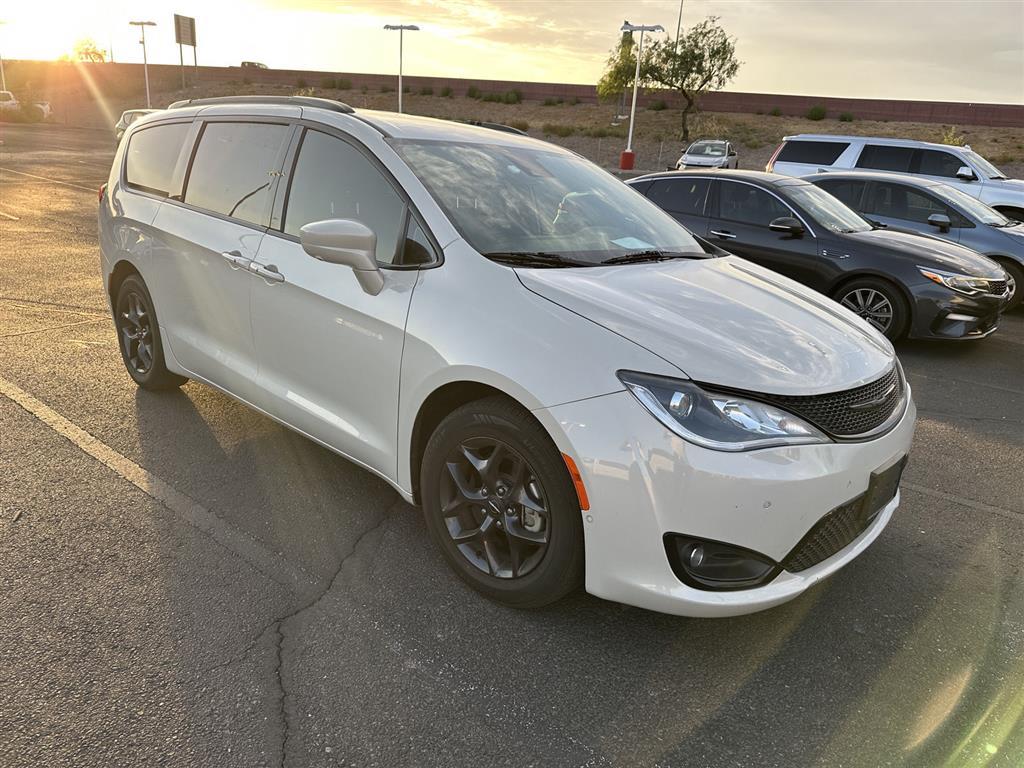 2020 Chrysler Pacifica Touring L Plus's photo