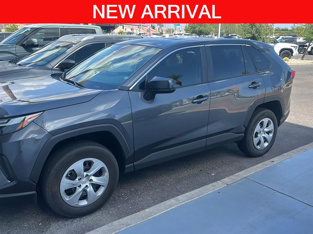 2023 Toyota RAV4 LE AWD's photo