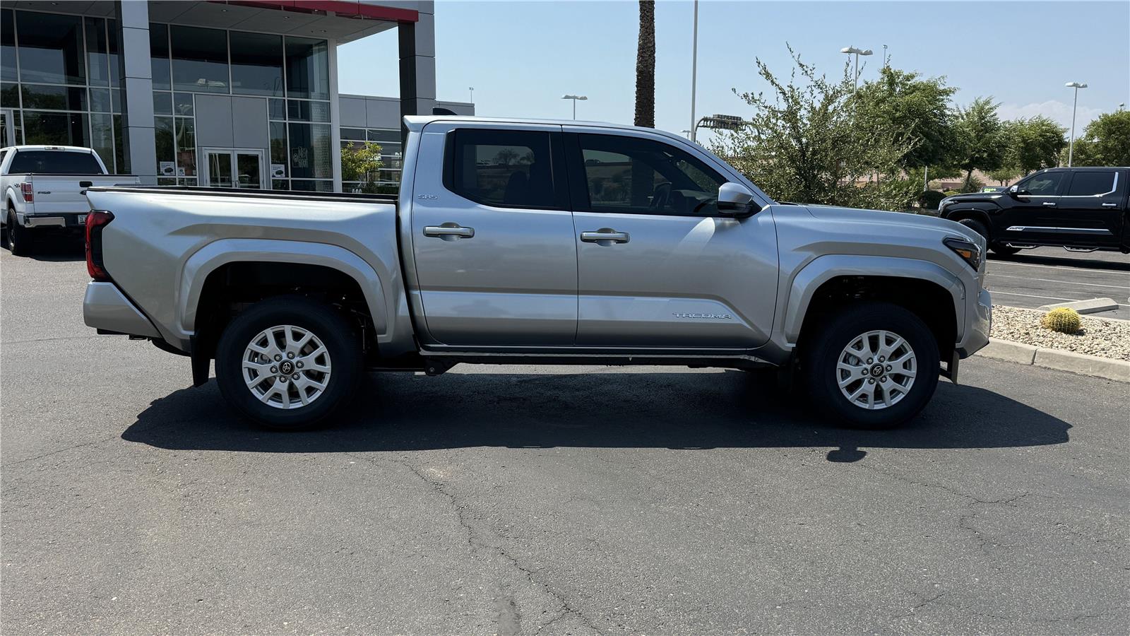 2025 Toyota Tacoma SR5 Double Cab photo 6