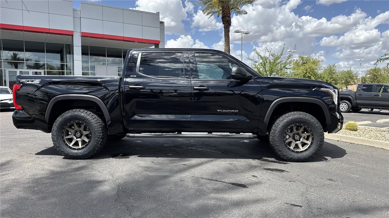 2025 Toyota Tundra SR5 CrewMax photo 7