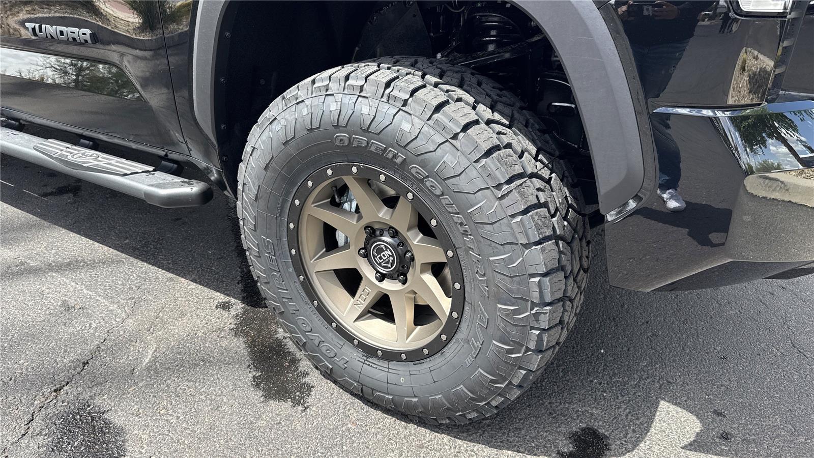 2025 Toyota Tundra SR5 CrewMax photo 8