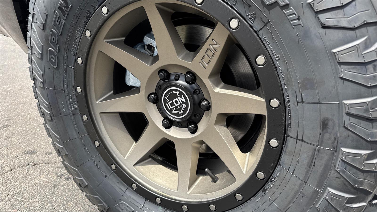 2025 Toyota Tundra SR5 CrewMax photo 11