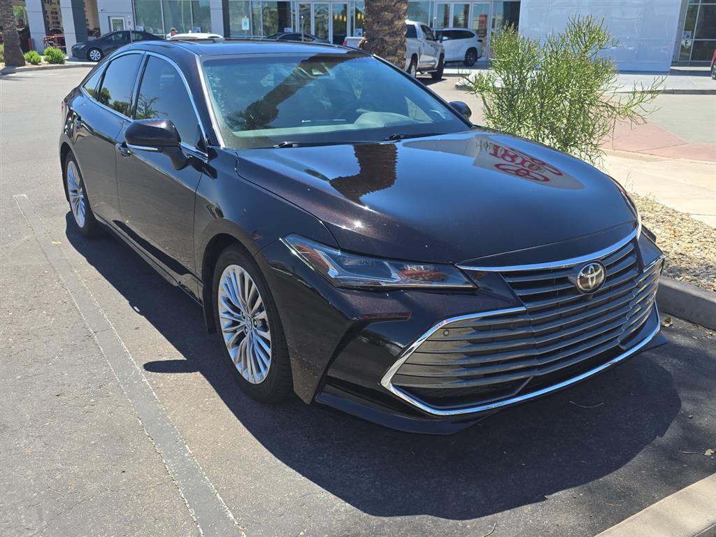 2019 Toyota Avalon Limited's photo