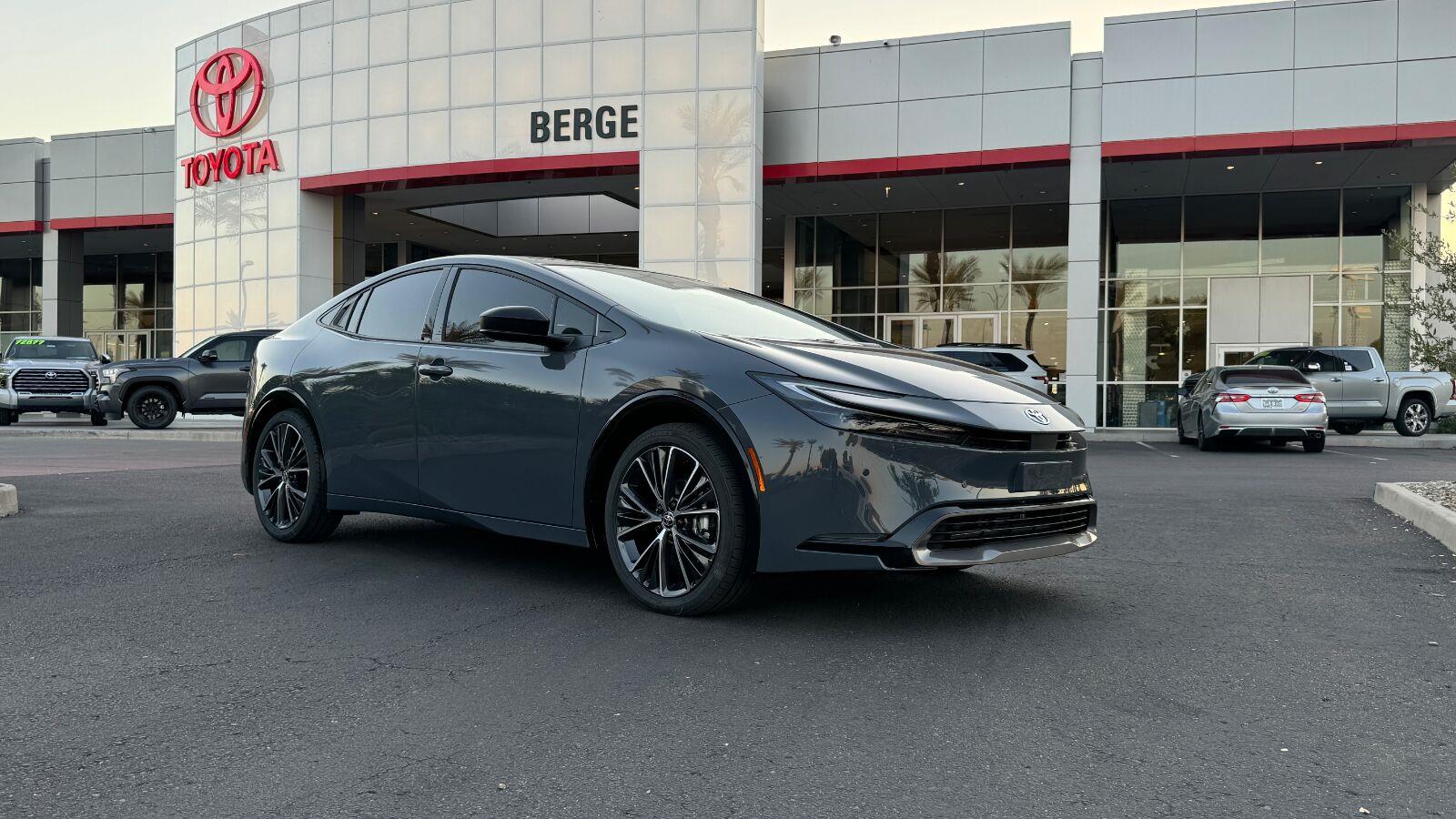 Guardian Gray 2027 Toyota Prius Hatchback Front-Wheel Drive Continuously Variable Transmission