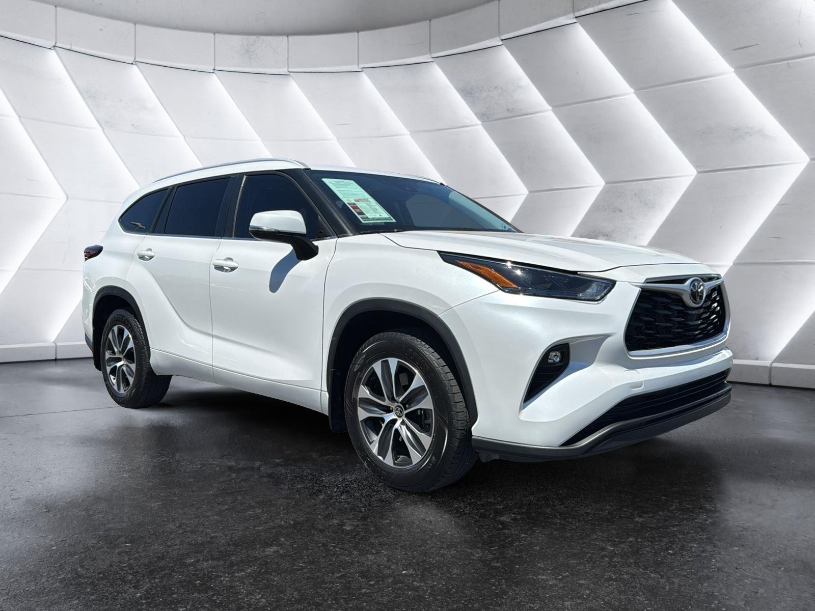 White (Wind Chill Pearl) 2024 Toyota Highlander SUV / Crossover All-Wheel Drive 8-Speed Automatic