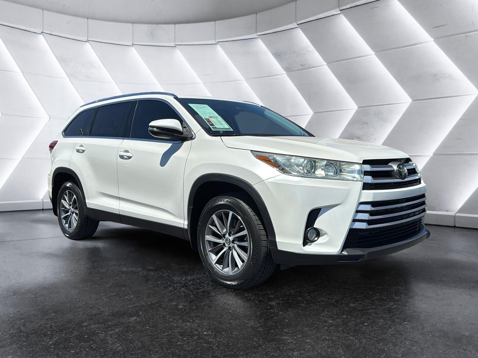 White (Blizzard Pearl) 2019 Toyota Highlander XLE AWD SUV / Crossover All-Wheel Drive 8-Speed Automatic