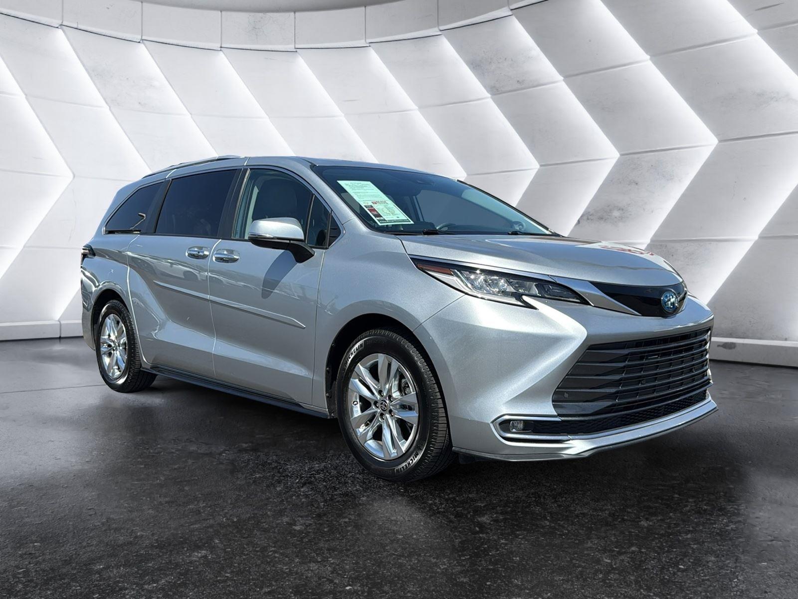 Celestial Silver Metallic 2022 Toyota Sienna Limited 7-Passenger FWD Minivan Front-Wheel Drive Continuously Variable Transmission