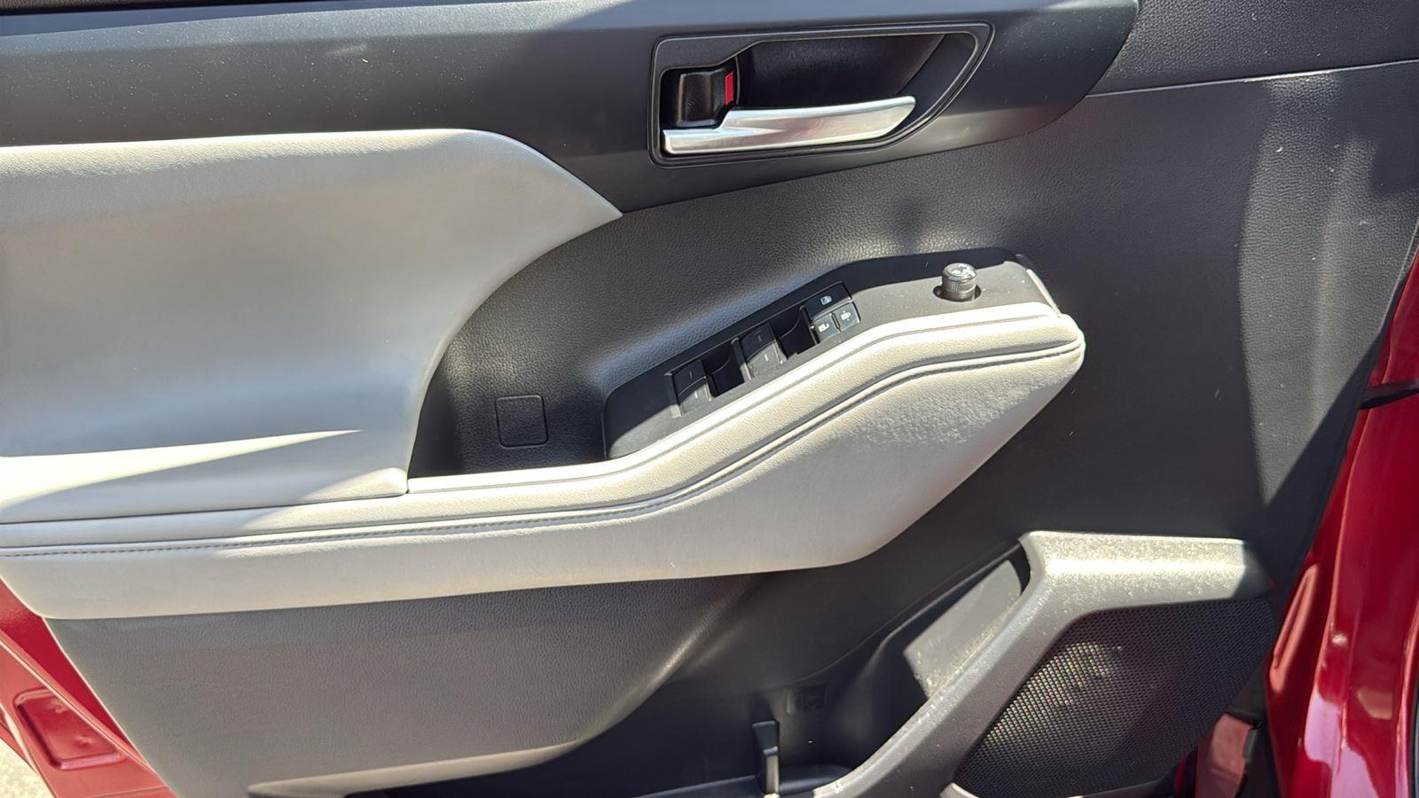 Used 2021 Toyota Highlander SUV