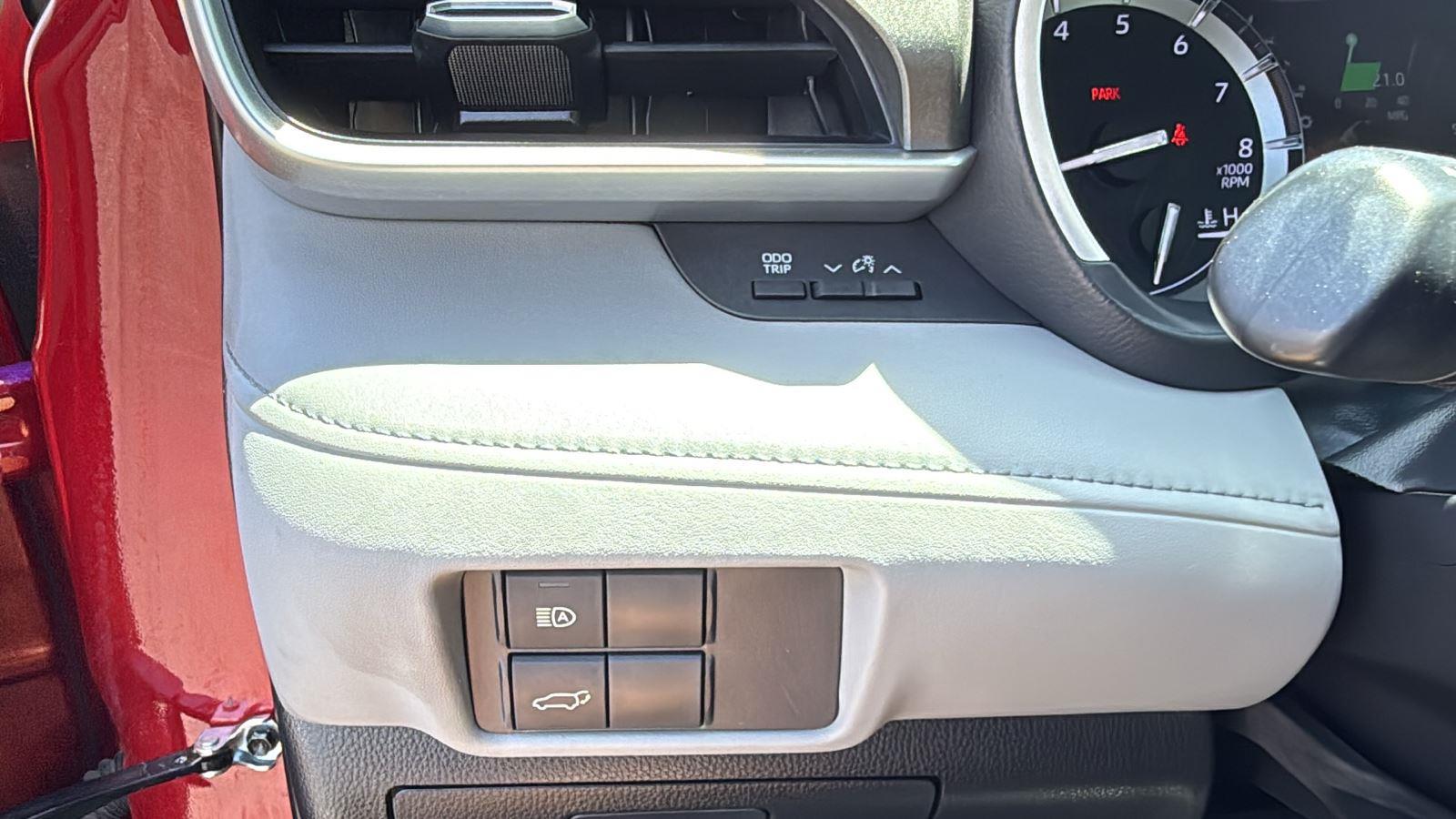Used 2021 Toyota Highlander SUV