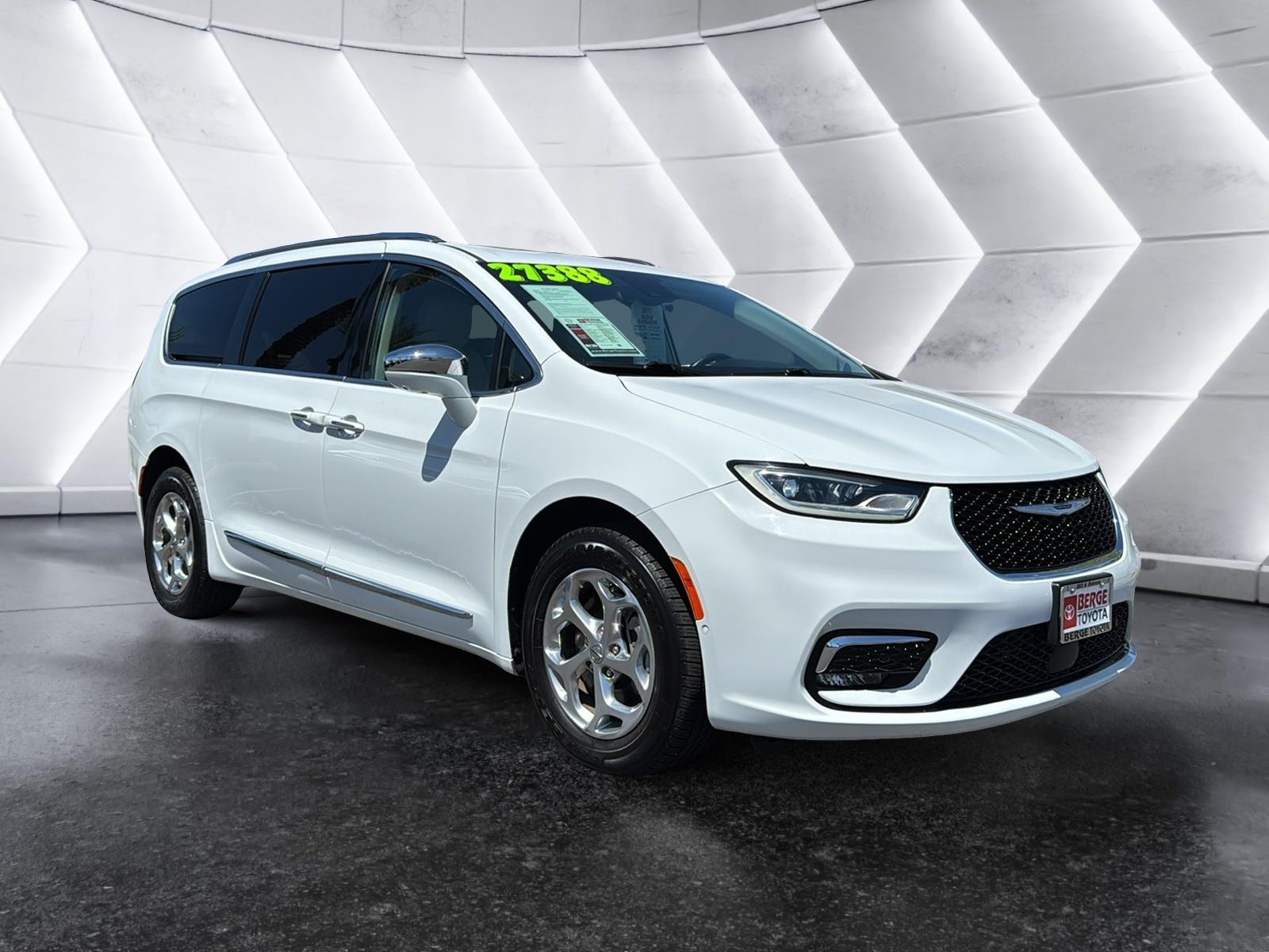 Bright White Clearcoat 2021 Chrysler Pacifica Minivan All-Wheel Drive 9-Speed Automatic