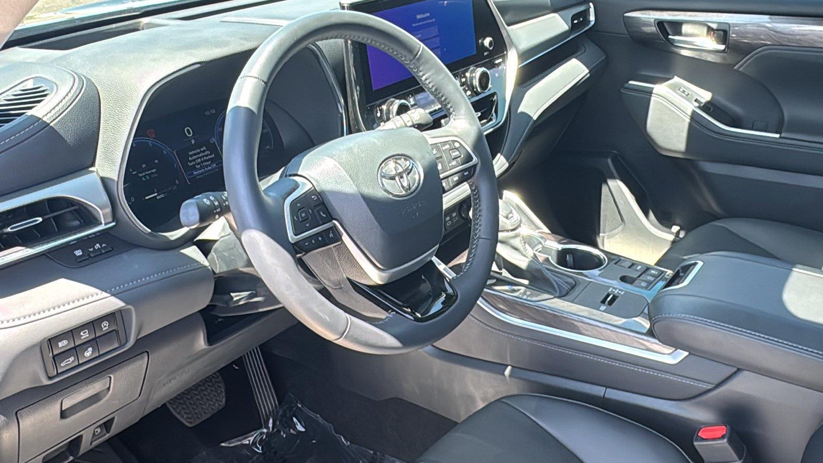 Used 2024 Toyota Highlander SUV