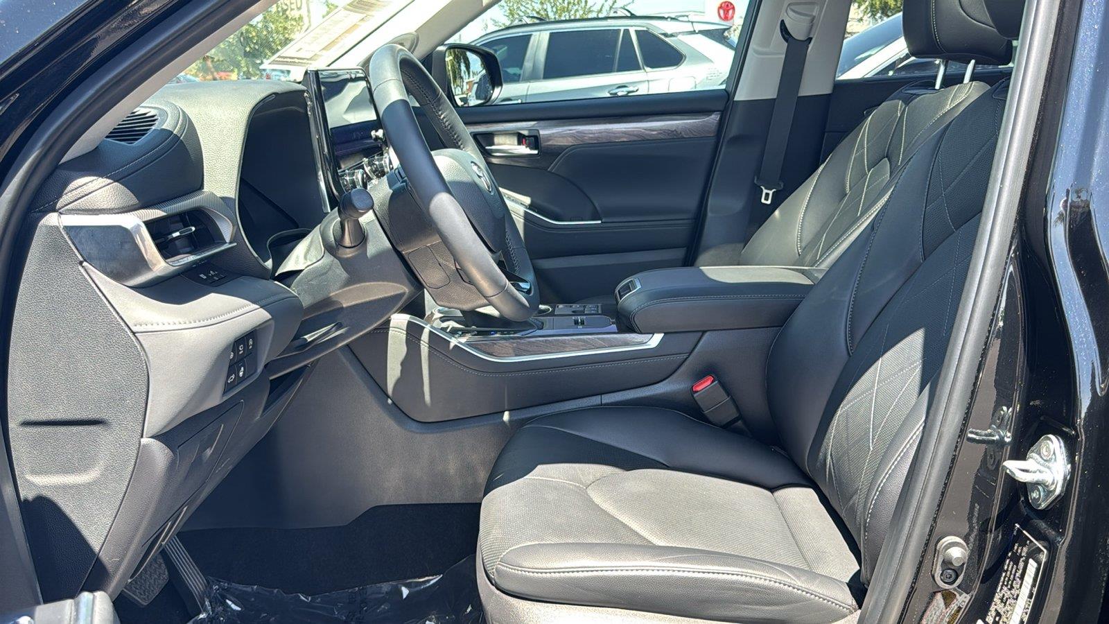 Used 2024 Toyota Highlander SUV