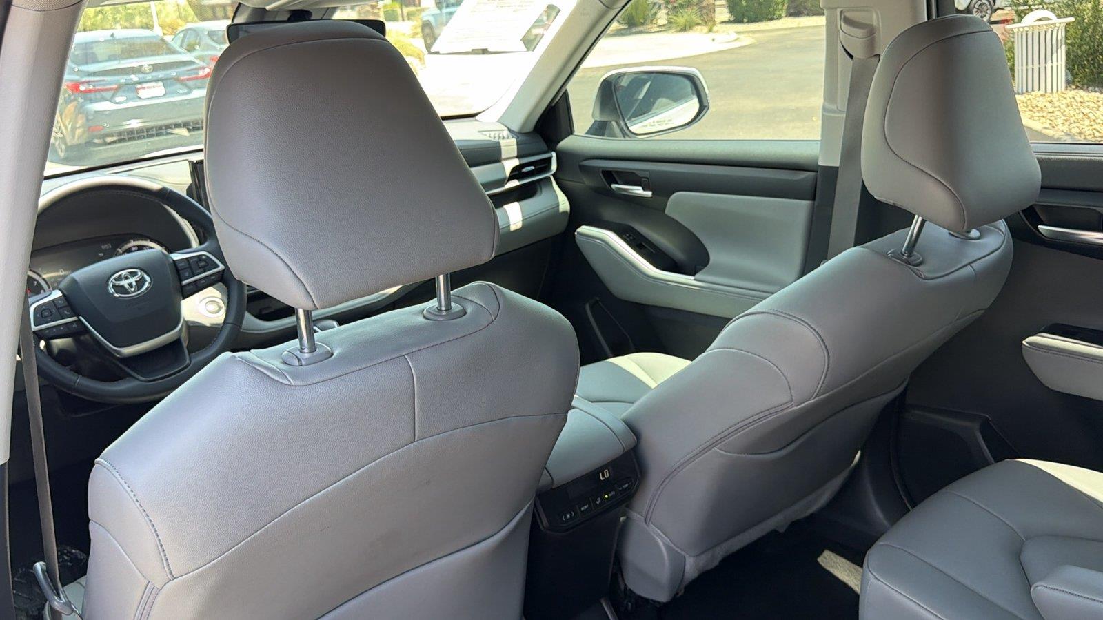 Used 2025 Toyota Highlander SUV