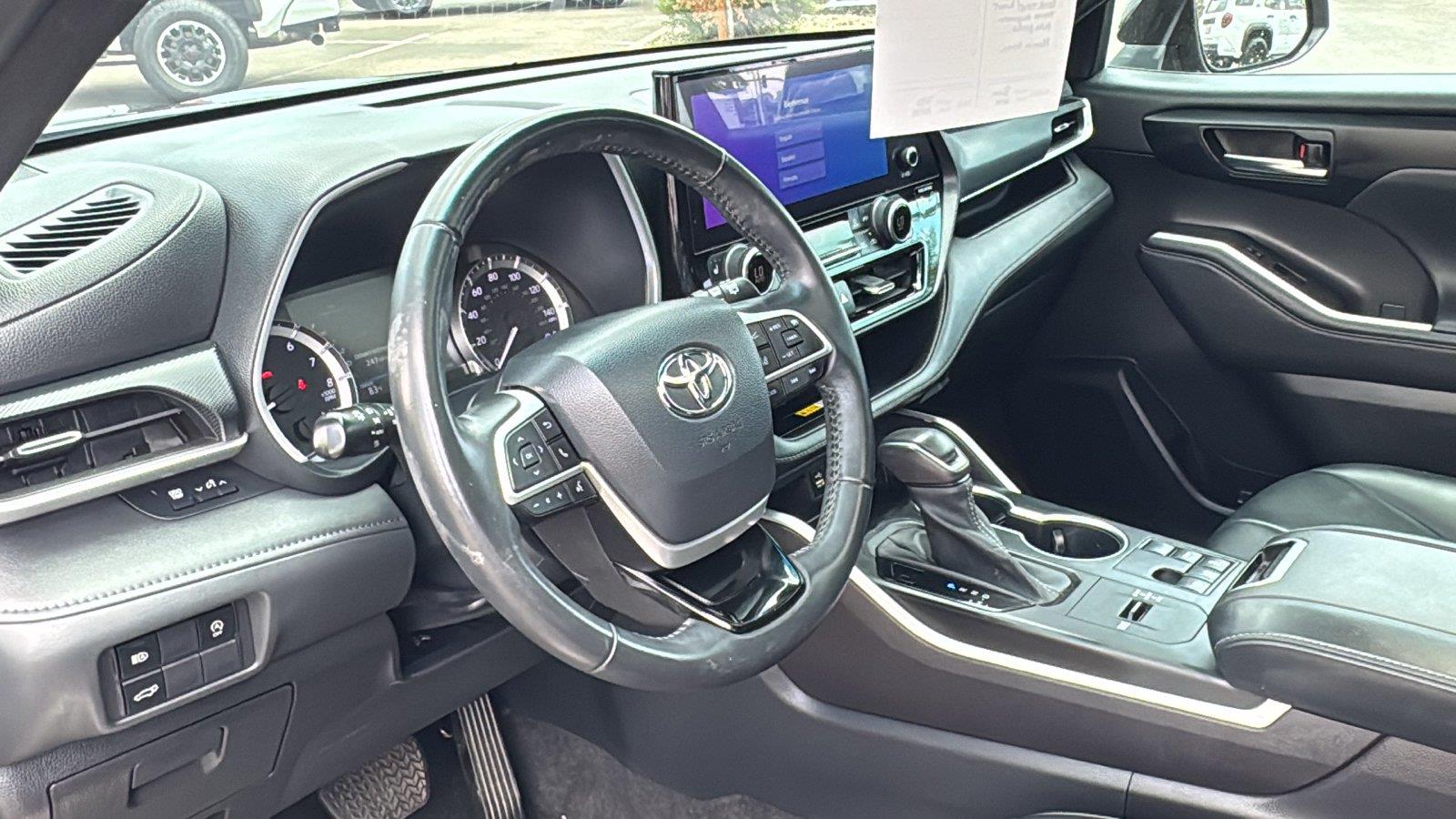 Used 2023 Toyota Highlander SUV