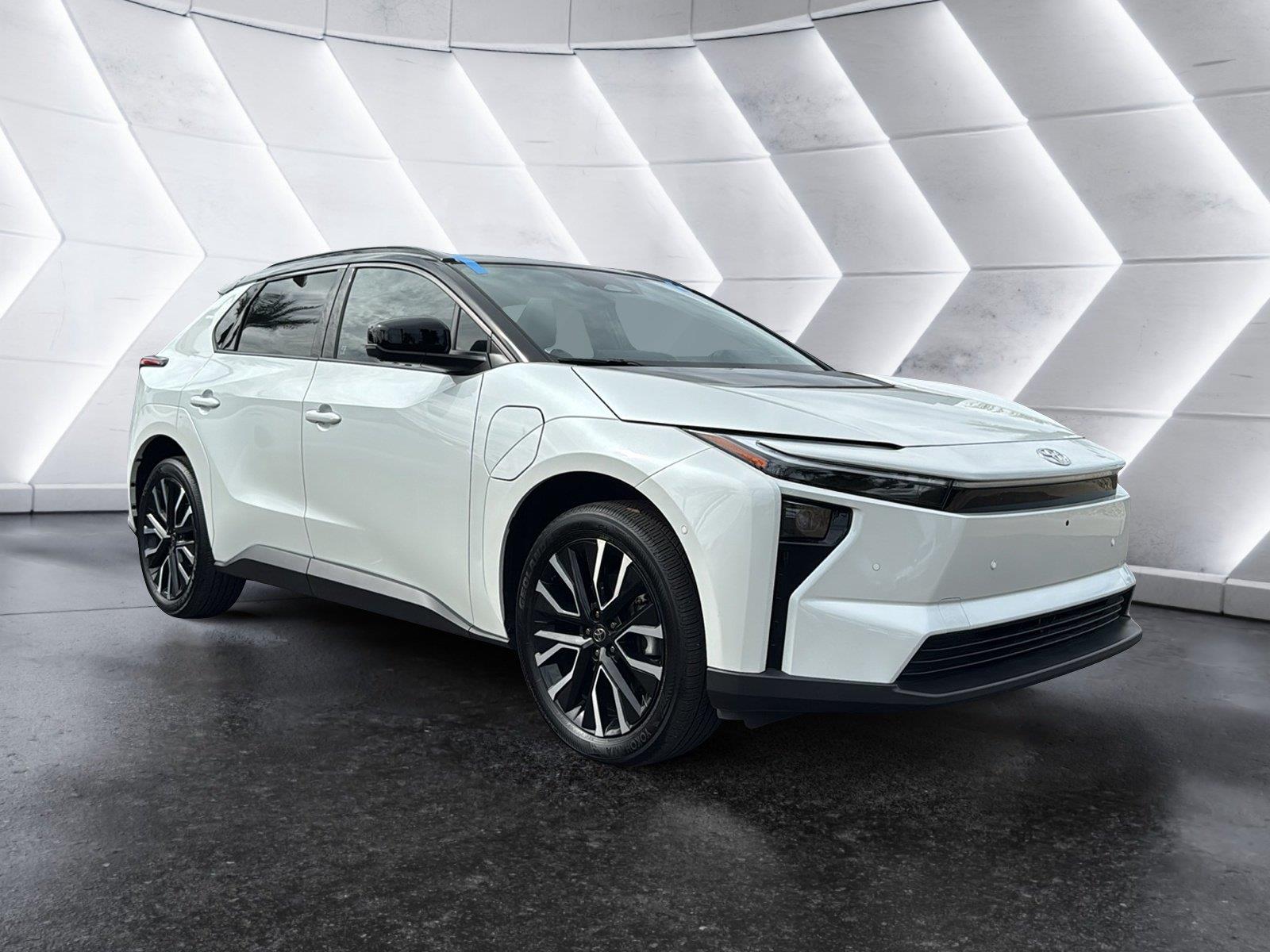 Wind Chill Pearl w/Midnight Black Metallic Roof 2026 Toyota bZ SUV / Crossover Front-Wheel Drive Automatic