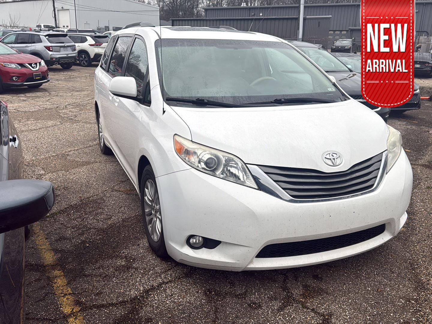 2014 Toyota Sienna XLE 7-Passenger Auto Access Seat