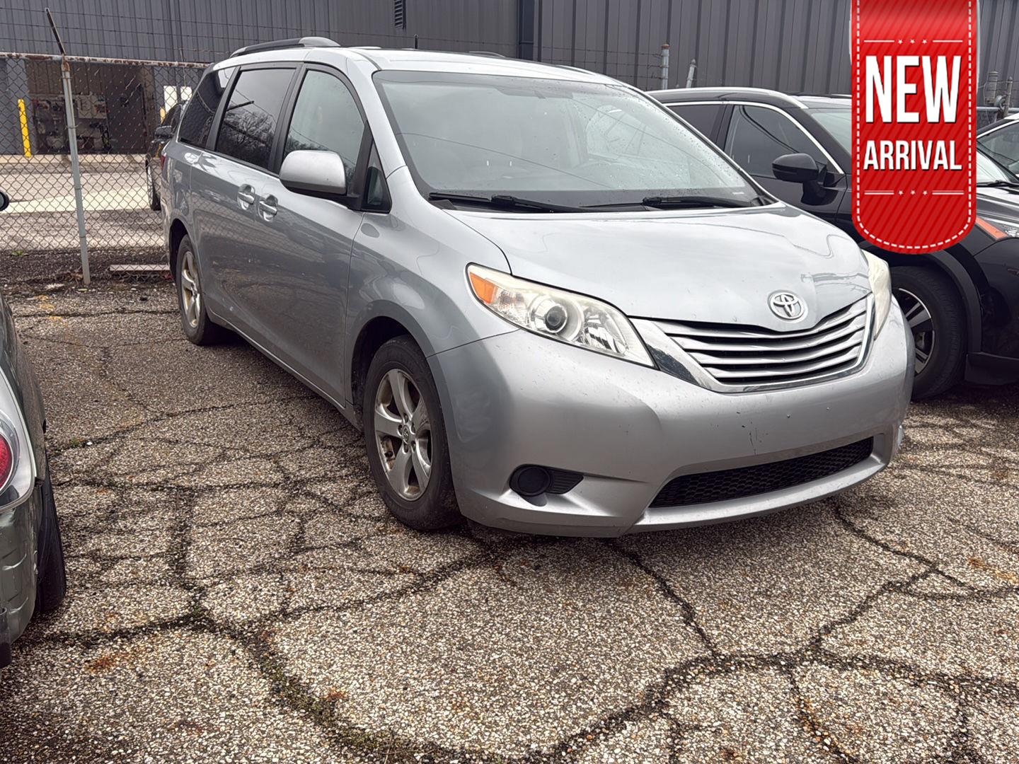 Silver Sky Metallic 2015 Toyota Sienna LE 7-Passenger Auto Access Seat Minivan Front-Wheel Drive