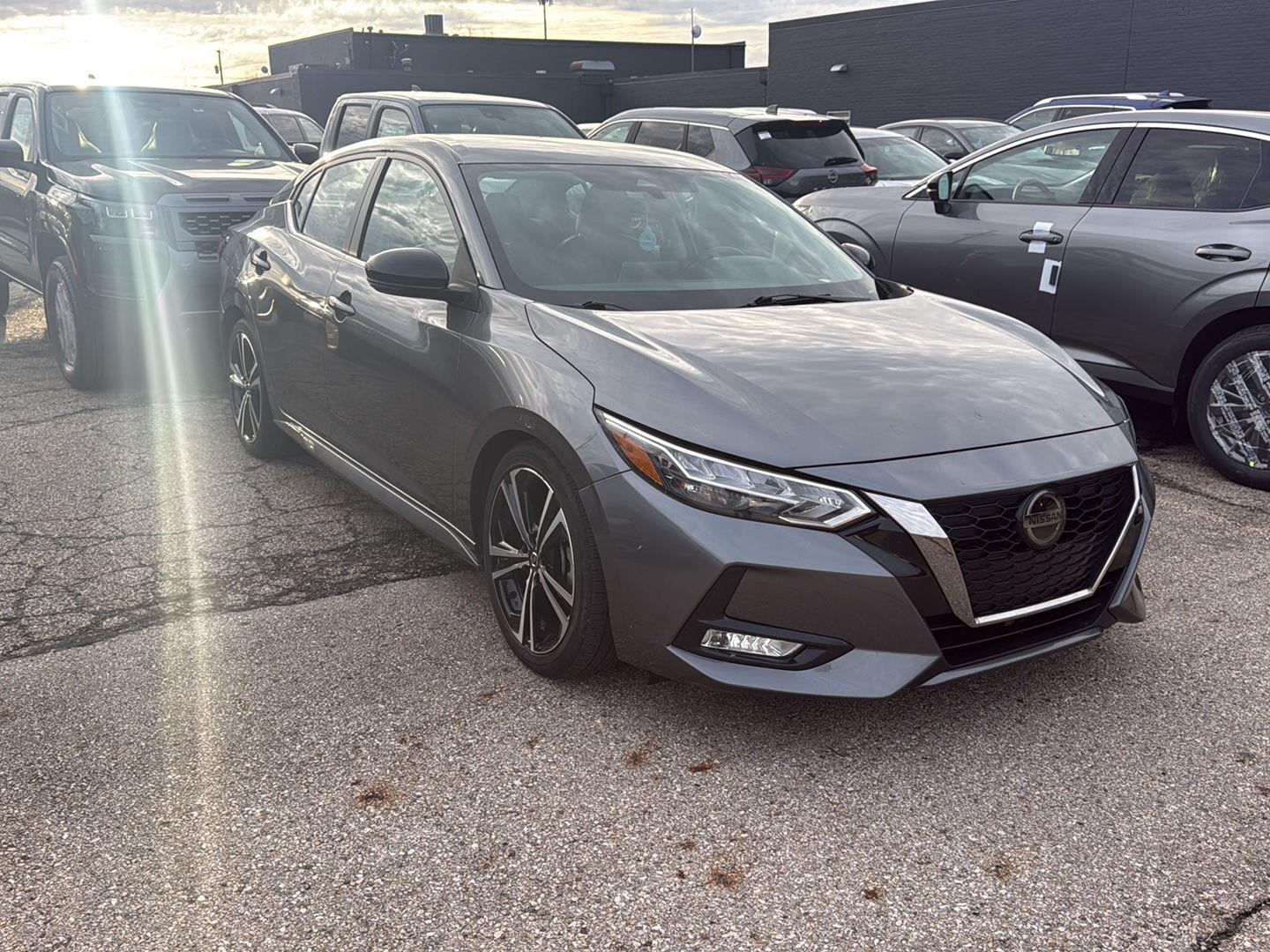 Gray (Gun Metallic) 2021 Nissan Sentra SR FWD Sedan Front-Wheel Drive Continuously Variable Transmission