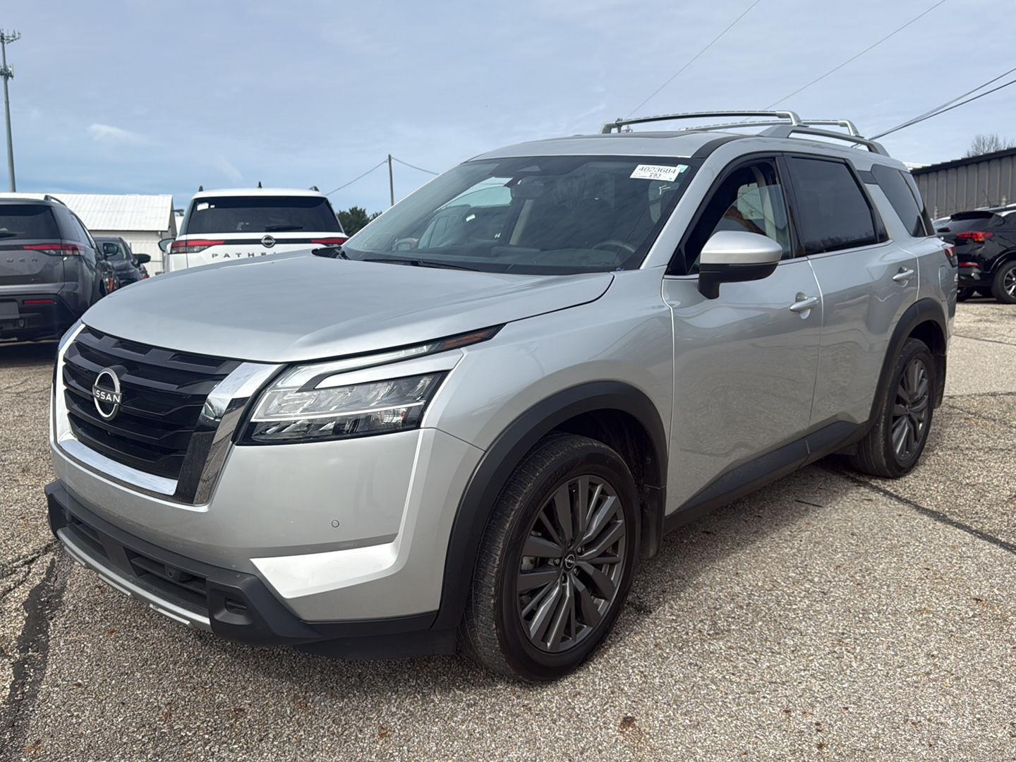 View vehicle photo 3