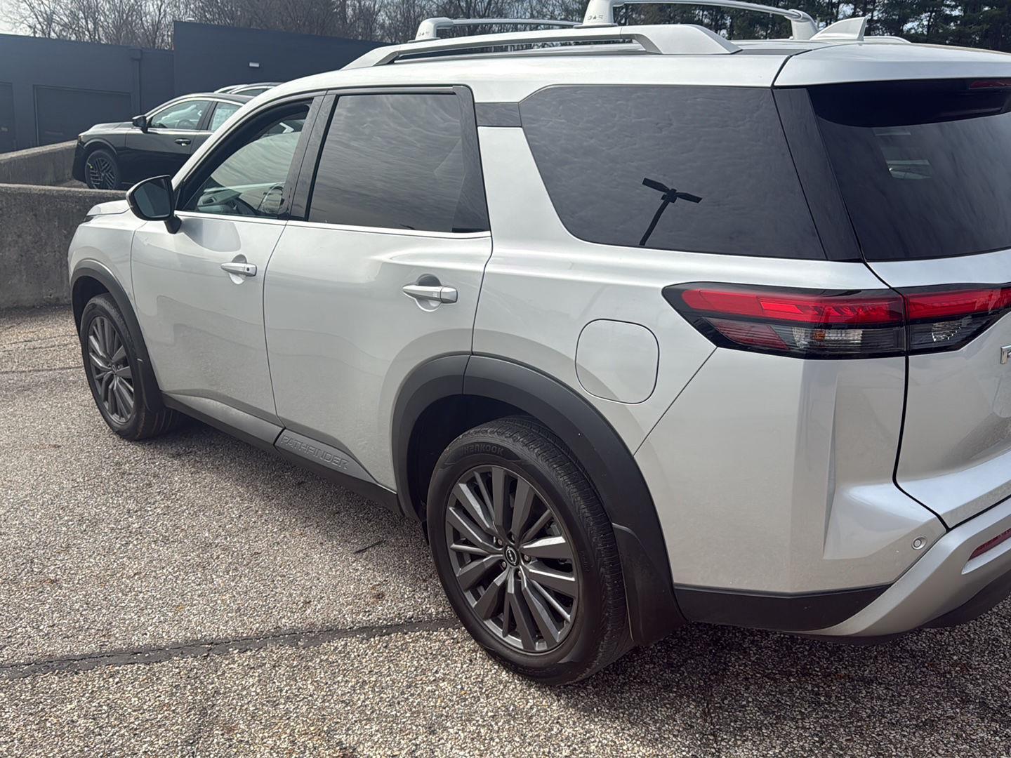 View vehicle photo 6