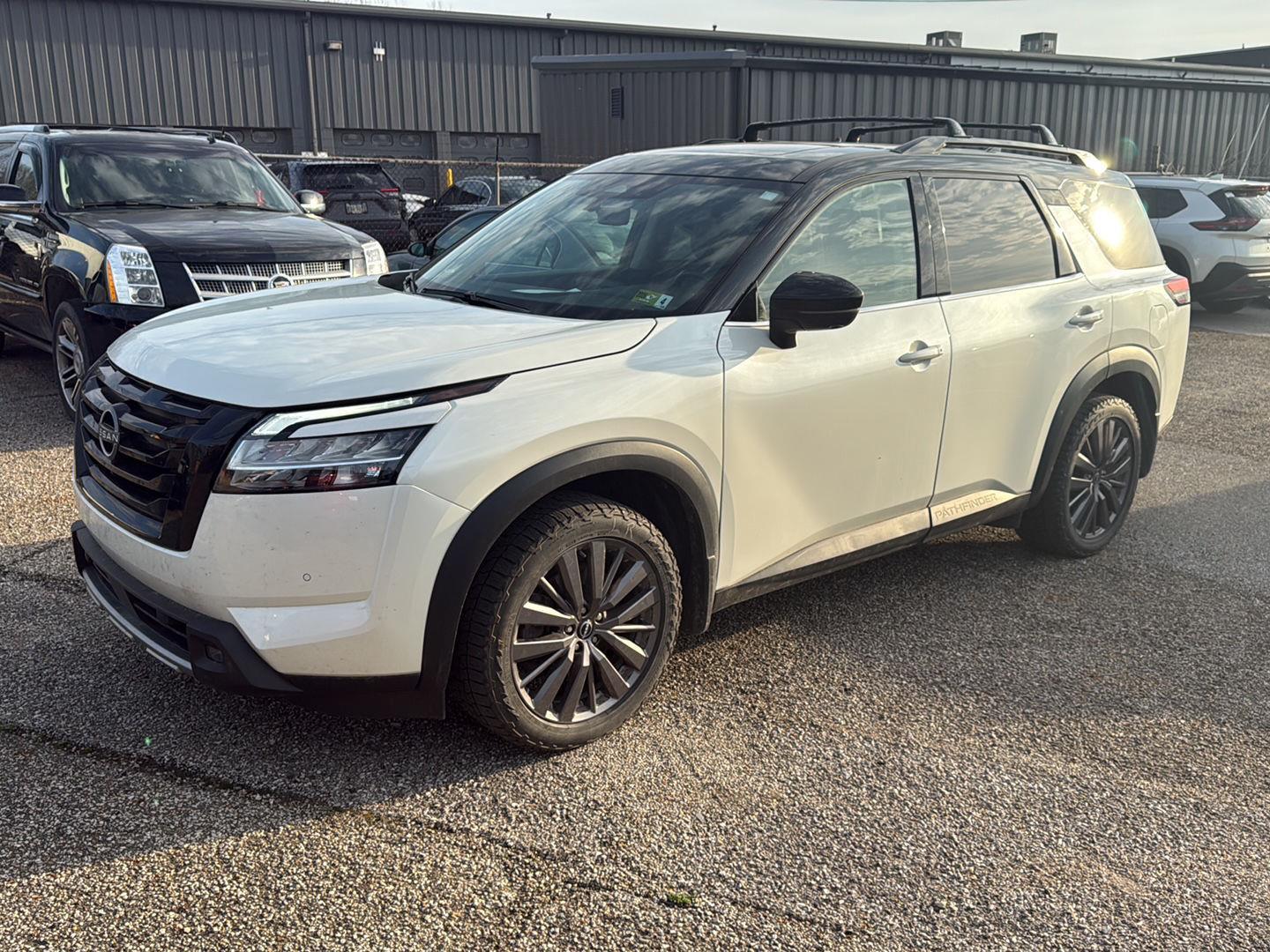 View vehicle photo 3