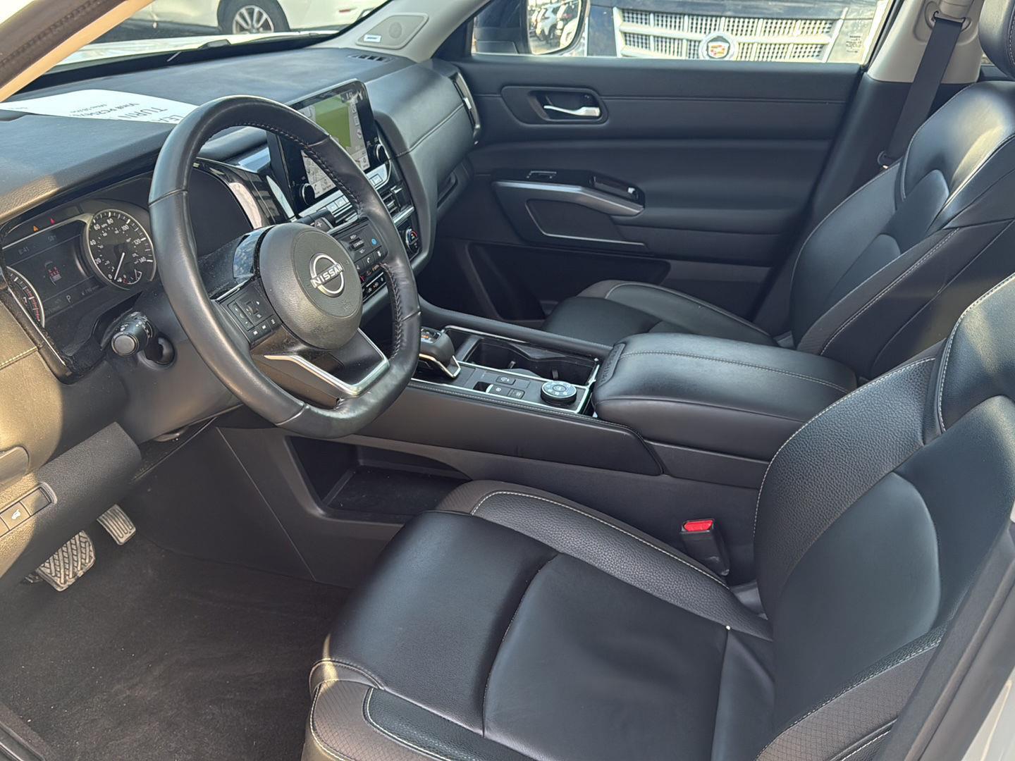 View vehicle photo 4