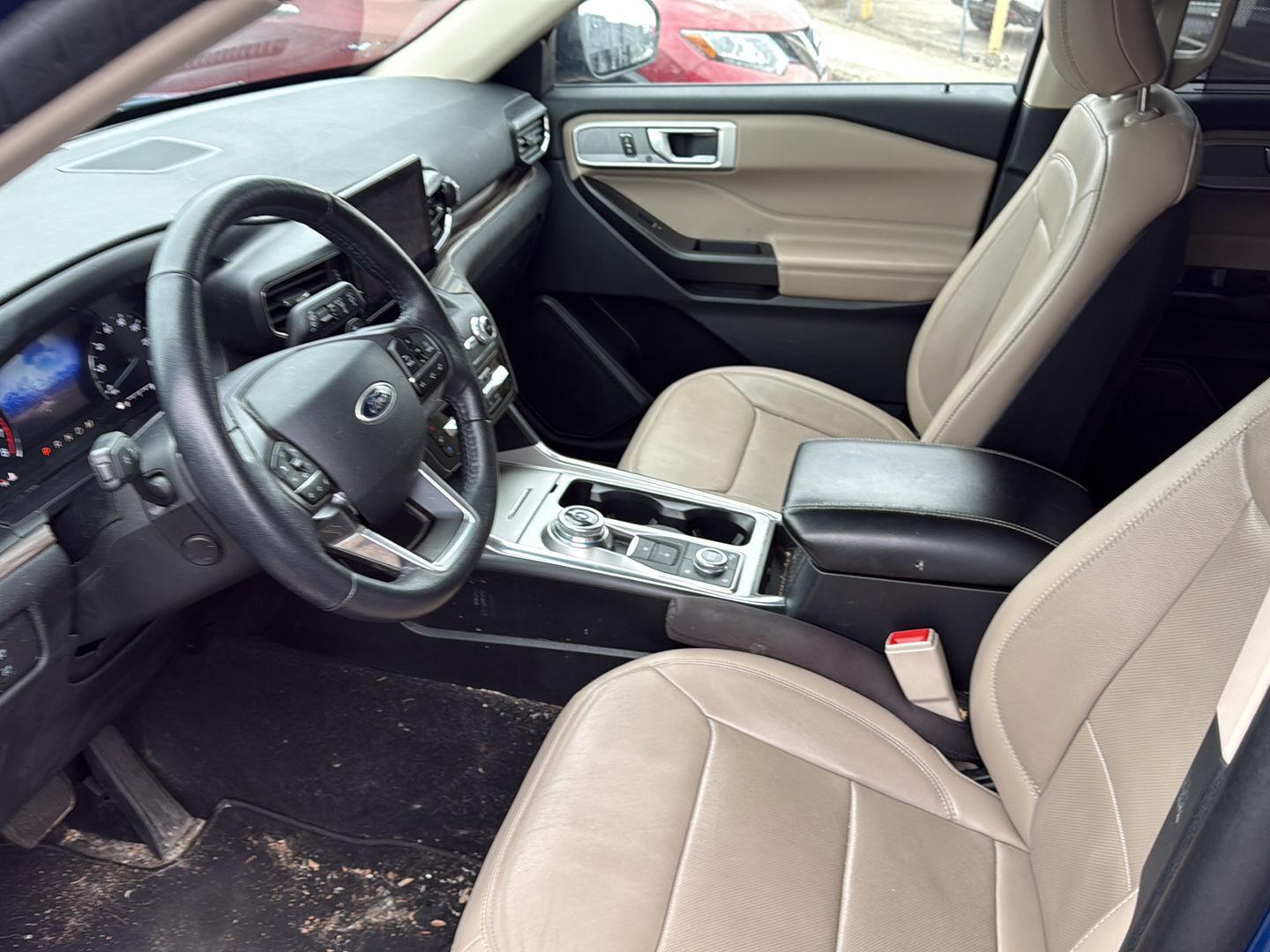 View vehicle photo 4