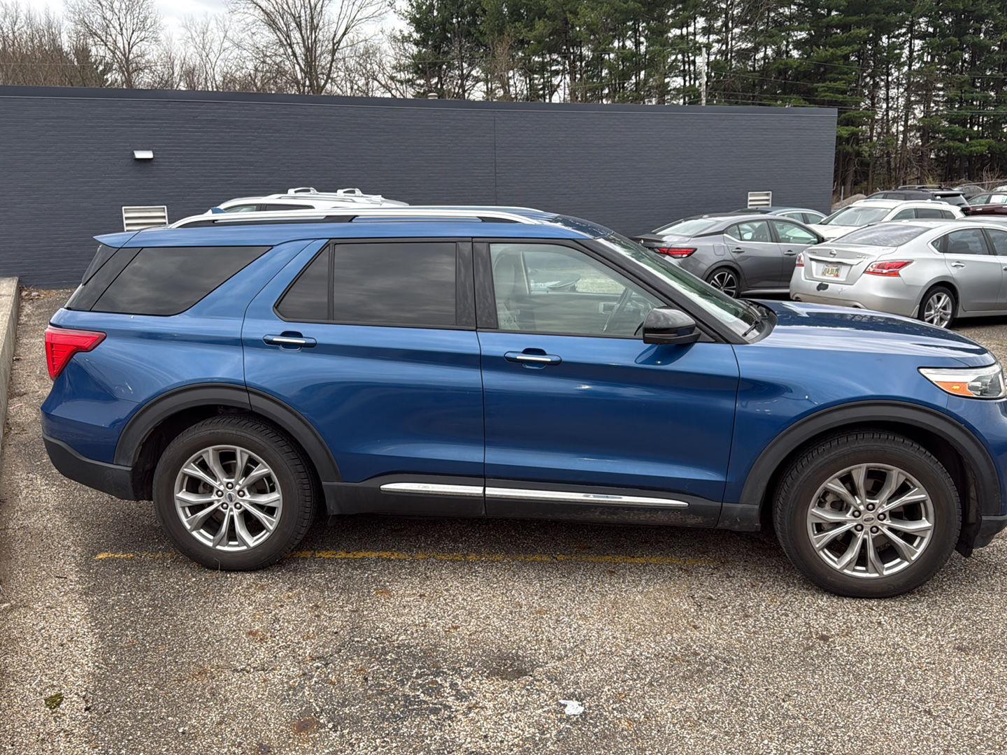 View vehicle photo 7