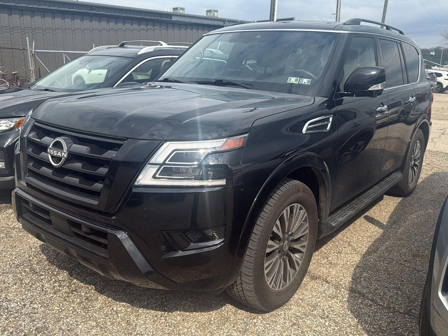 View vehicle photo 3