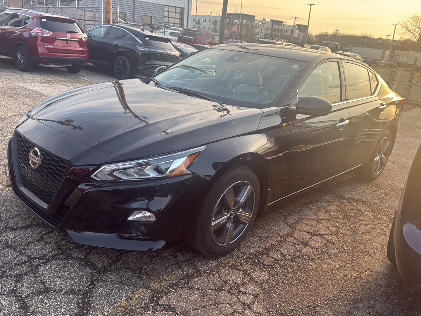 View vehicle photo 3