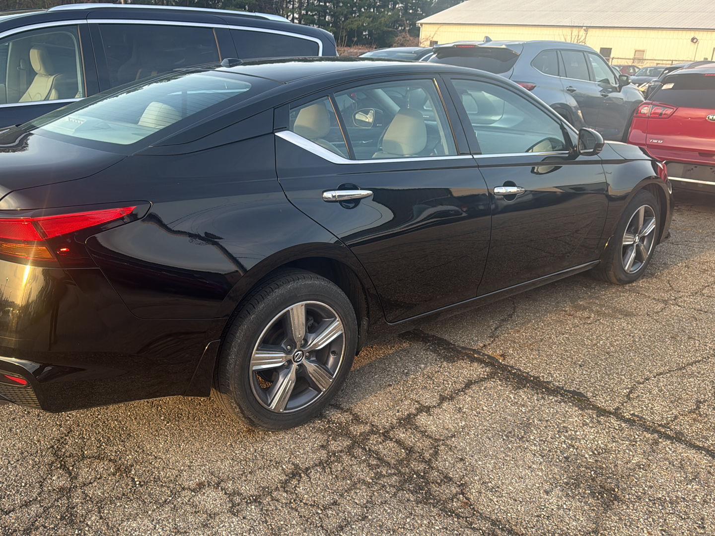 View vehicle photo 7