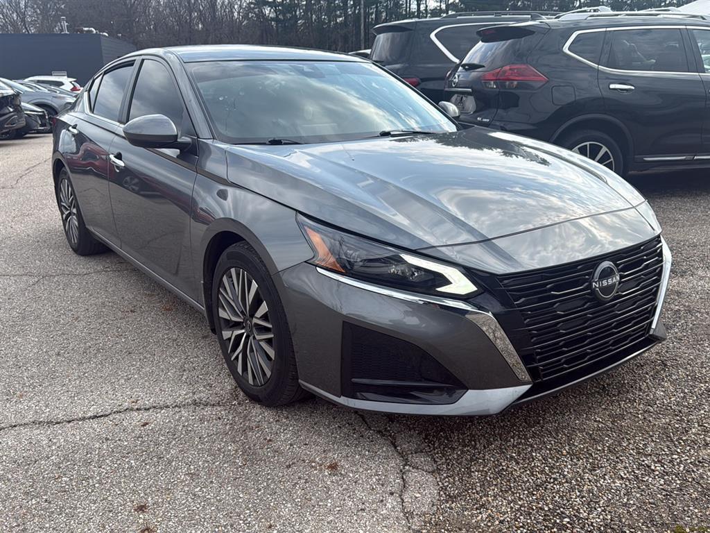 Gray (Gun Metallic) 2023 Nissan Altima 2.5 SV FWD Sedan Front-Wheel Drive Continuously Variable Transmission