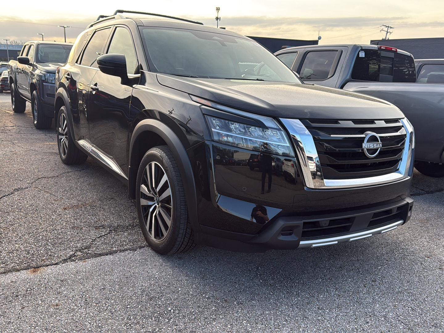 Super Black 2024 Nissan Pathfinder Platinum FWD SUV / Crossover Front-Wheel Drive Automatic