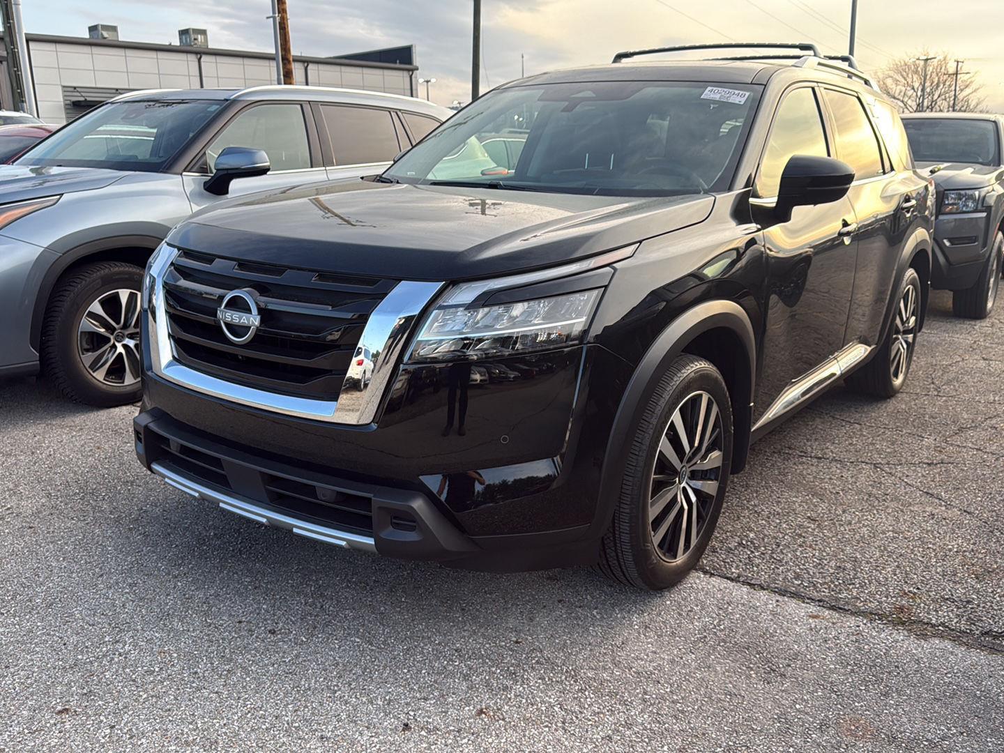 View vehicle photo 3