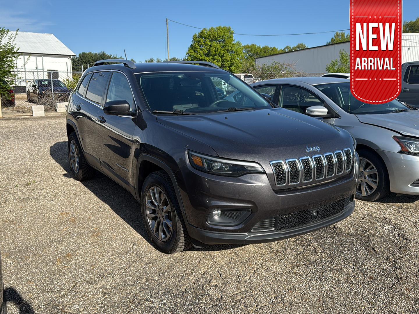 Gray (Granite Crystal Metallic Clearcoat) 2021 Jeep Cherokee Latitude Lux 4WD SUV / Crossover Four-Wheel Drive 9-Speed Automatic