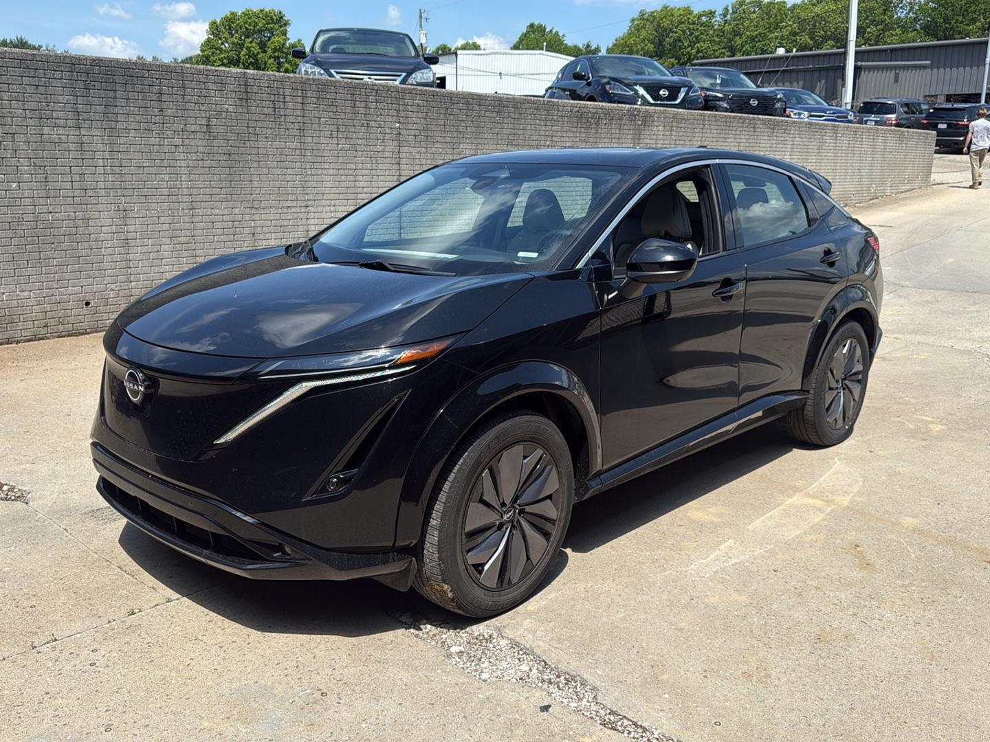 View vehicle photo 3