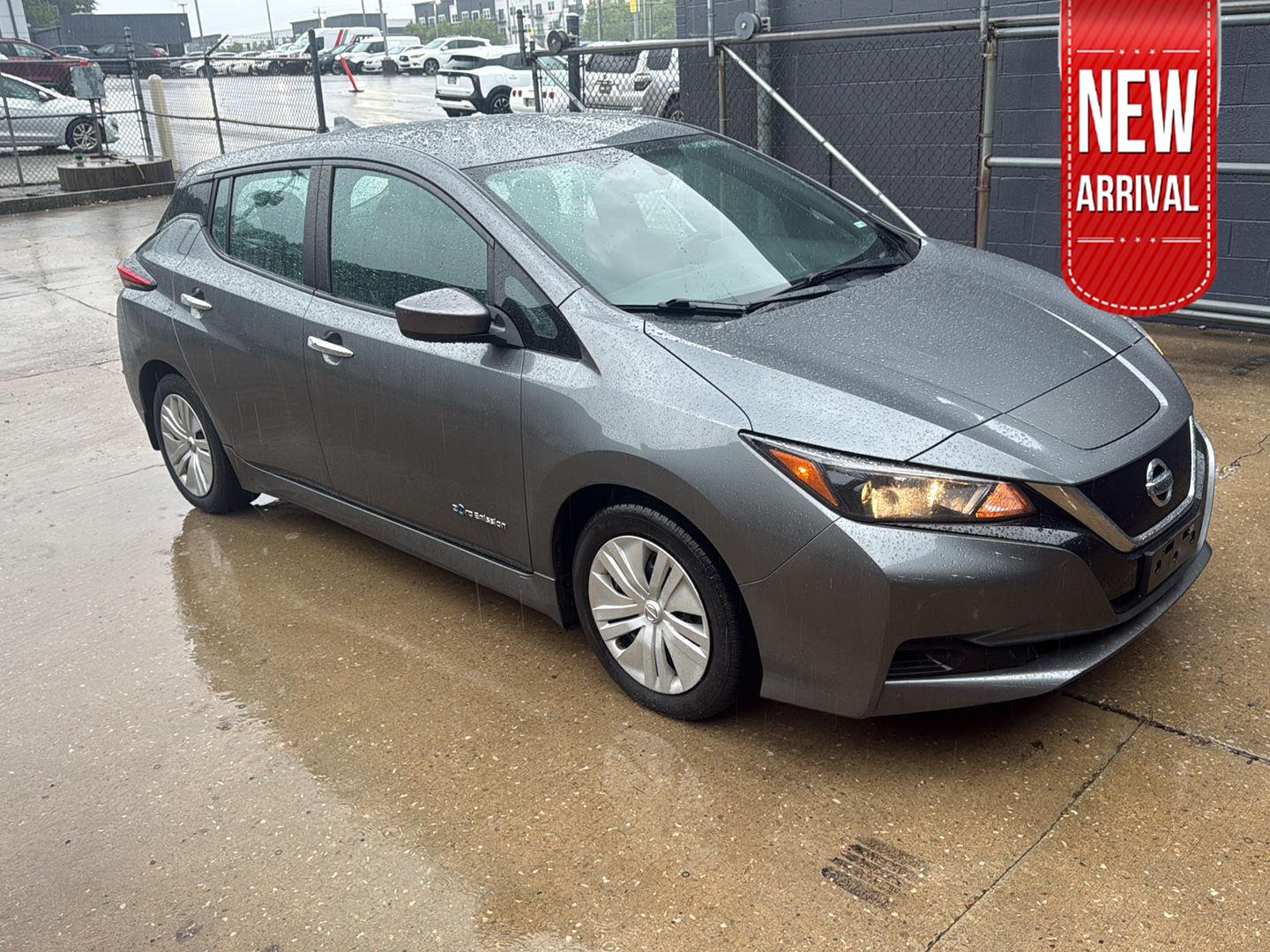 Gray (Gun Metallic) 2018 Nissan LEAF Hatchback Front-Wheel Drive Automatic
